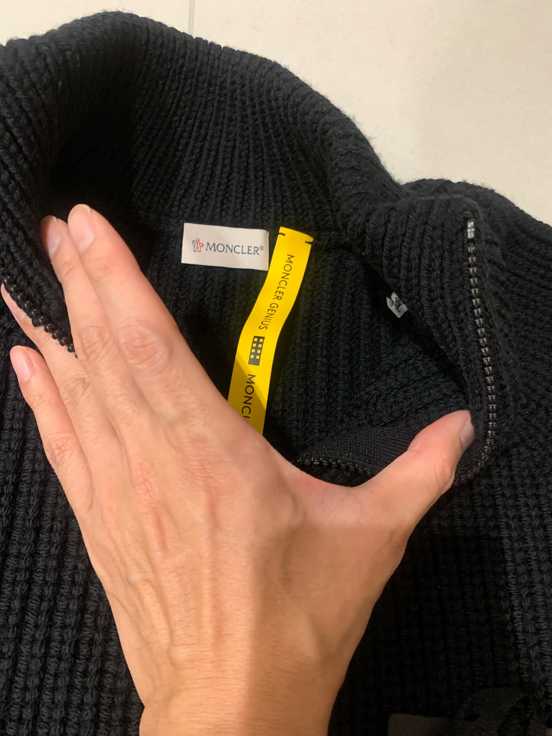 몽클레어 x 퍼렐 울 하프집업 스웨터 상품이미지7