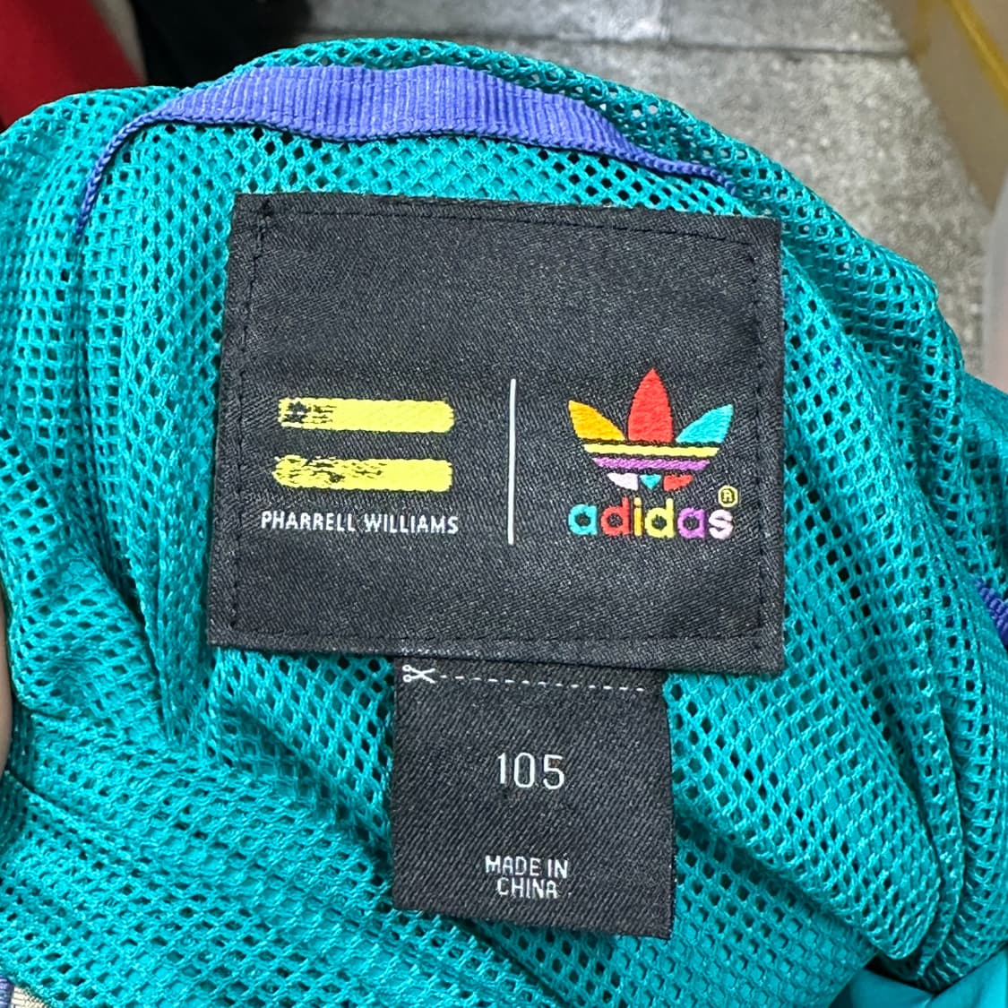 아디다스 퍼렐윌리엄스 윈드브레이커 아노락 XL 상품이미지4