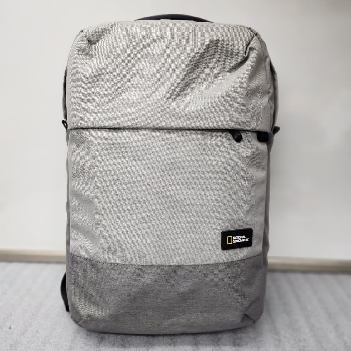 내셔널지오그래픽 백팩 그레이 투톤 컬러 상품이미지1