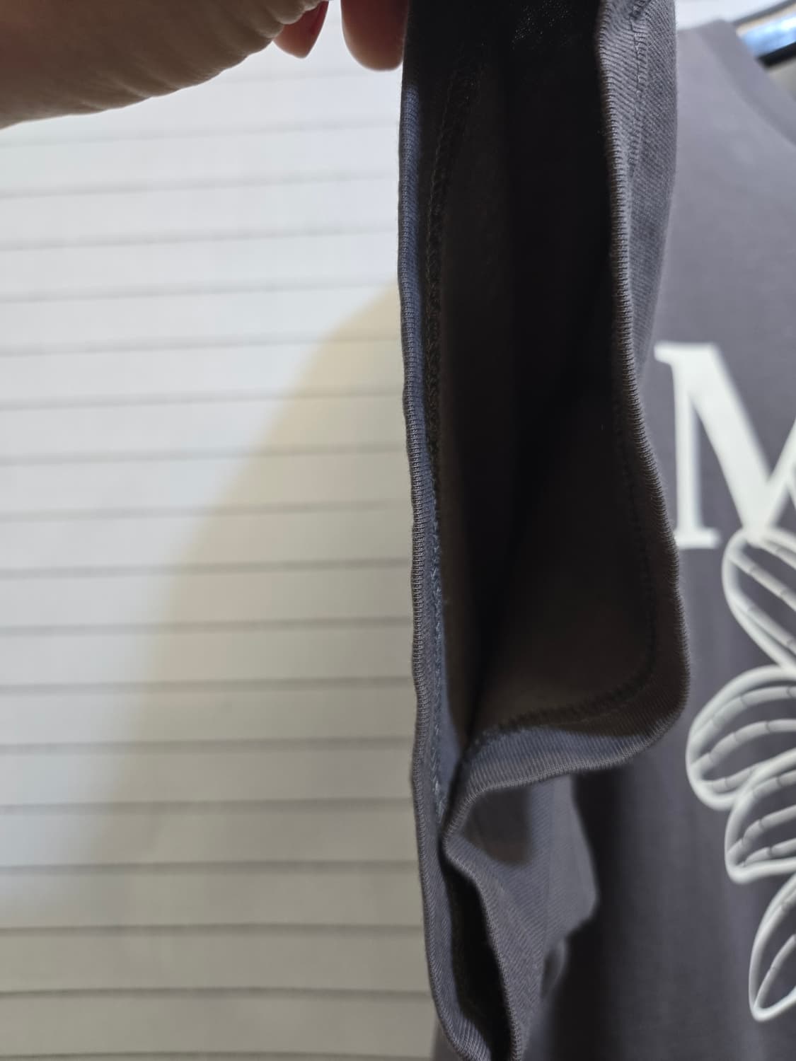 마르디 메크르디 플라워 반팔 티셔츠 차콜 상품이미지4