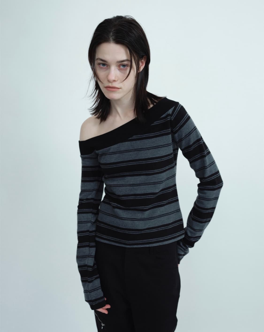 밀로우먼 원 숄더 스트라이프 티셔츠 [차콜 그레이] 상품이미지1