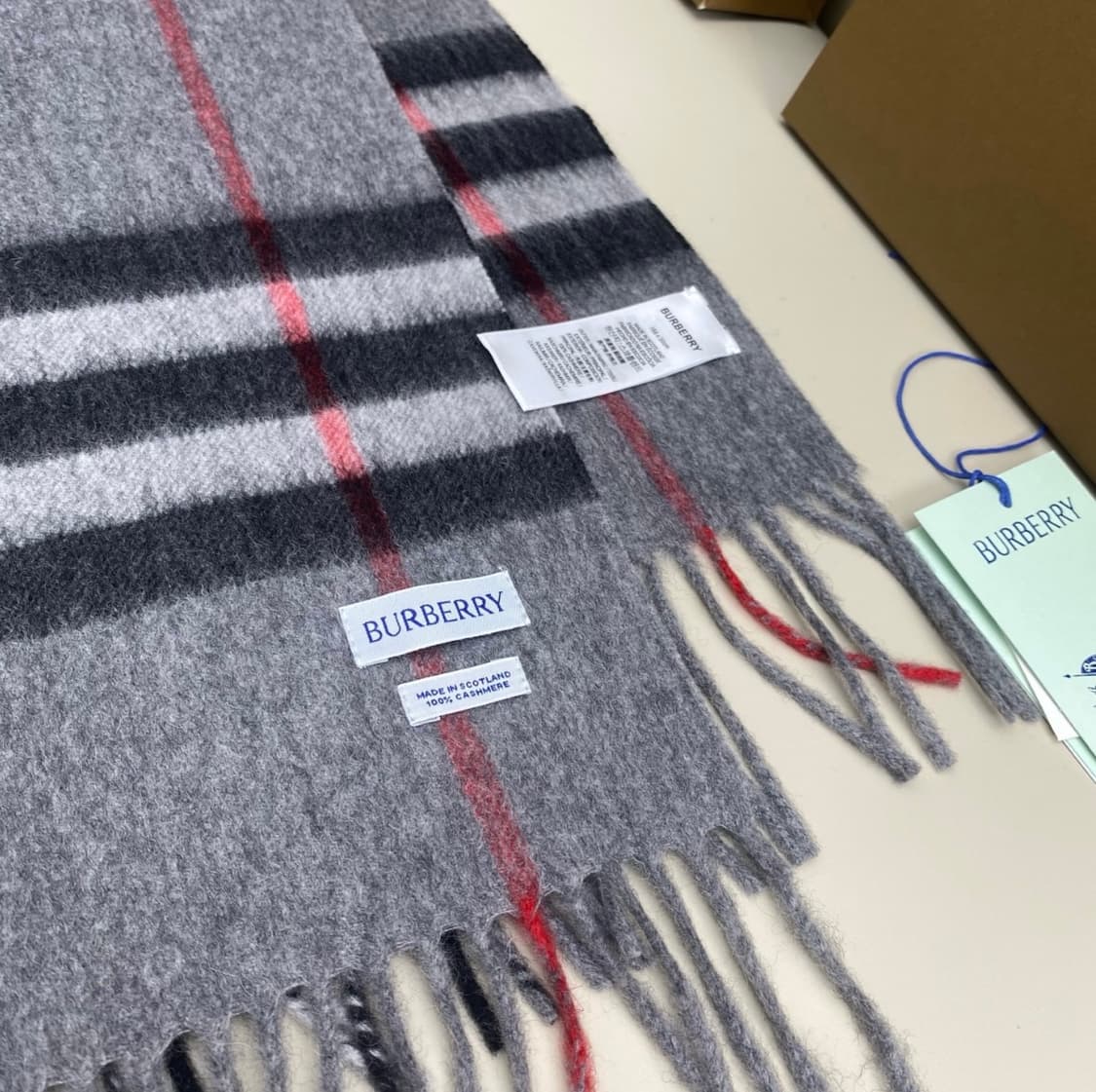 버버리 클래식 체크 캐시미어 머플러 남여공용 정품 상품이미지3