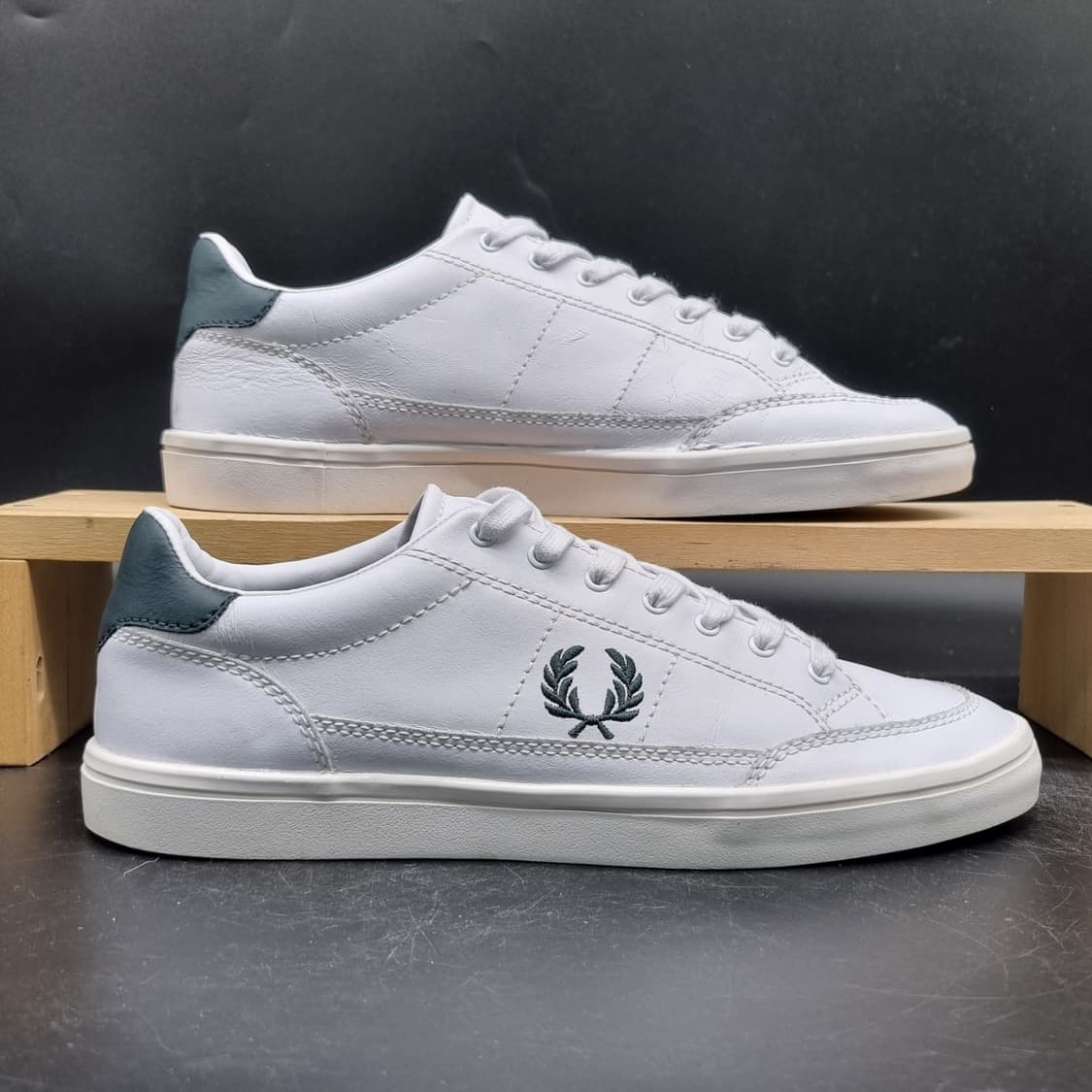 프레드페리 화이트 스니커즈42 270 상품이미지1