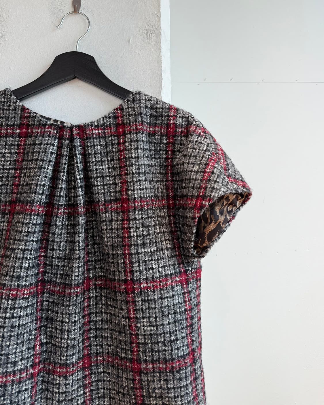 돌체앤가바나 그레이 체크 트위드 하프티 상품이미지5