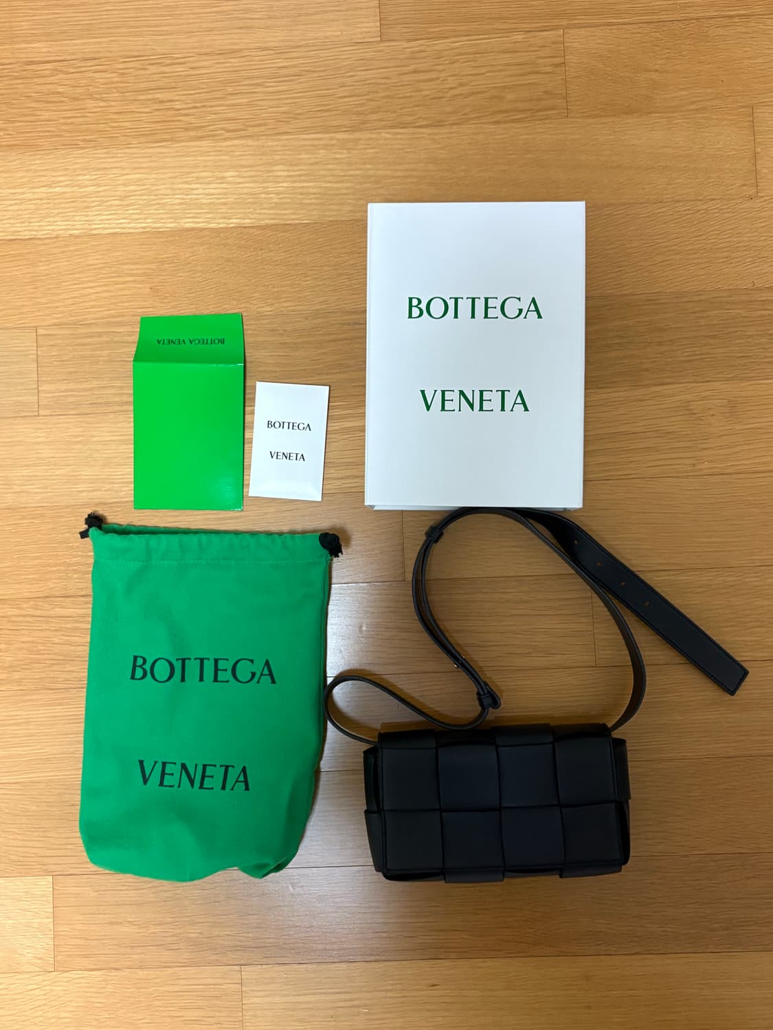 보테가베네타 카세트 벨트백 블랙 상품이미지1