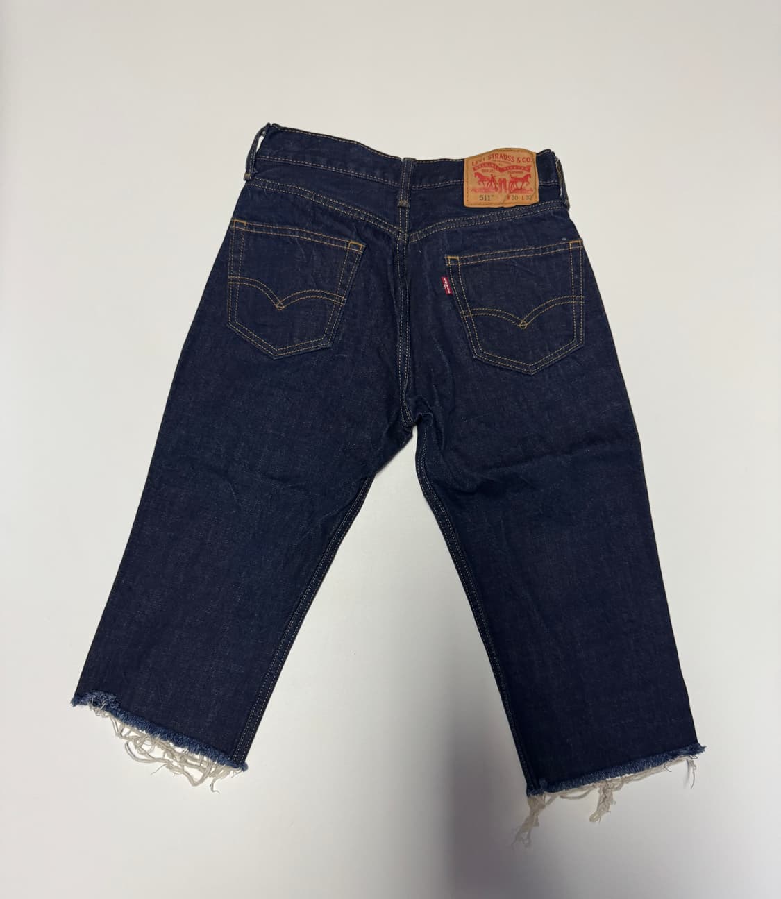 여성 리바이스 511 커스텀 밑단 데미지 6부 데님팬츠 상품이미지1