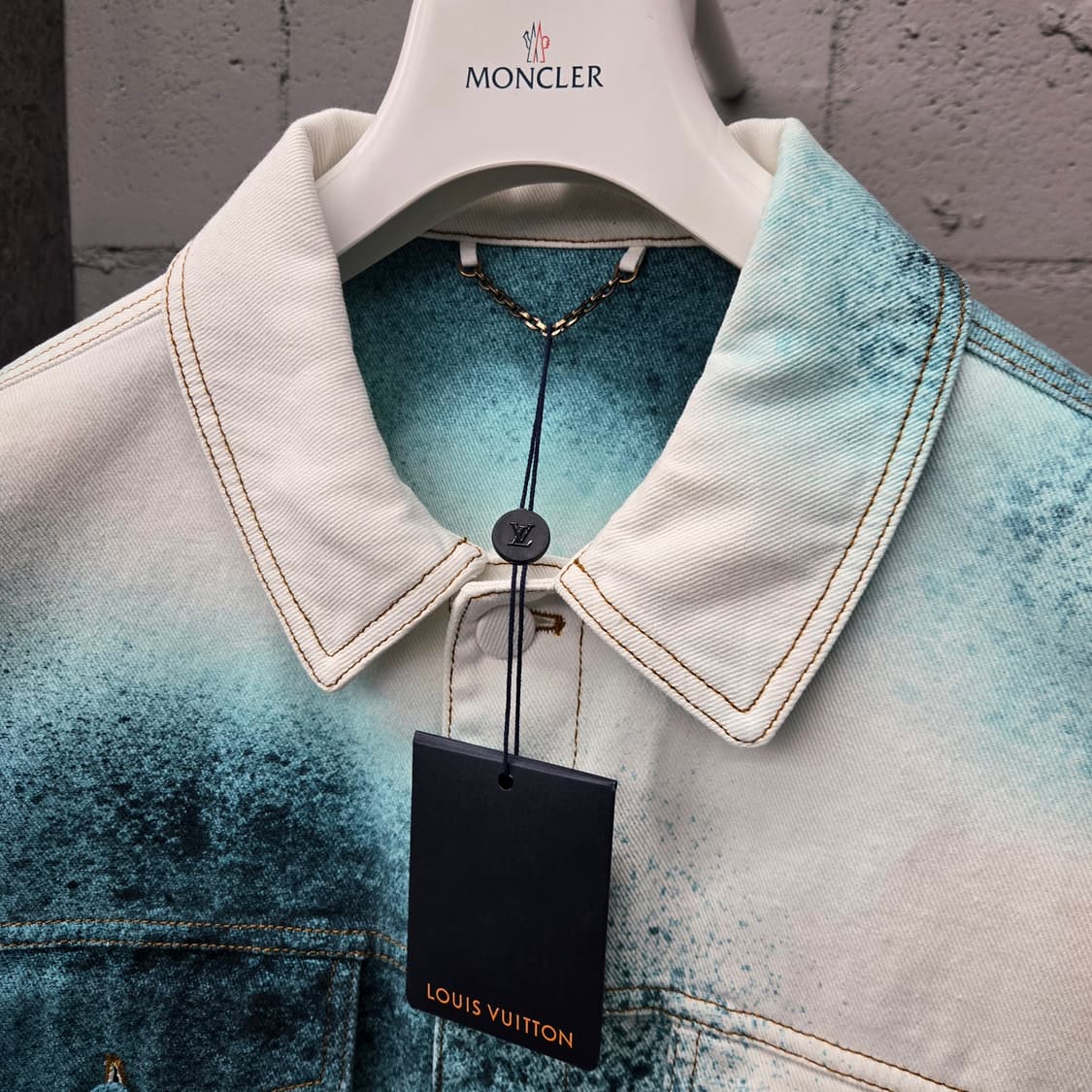 루이비통 LV 모노그램 스프레이 데님 자켓 50 상품이미지3