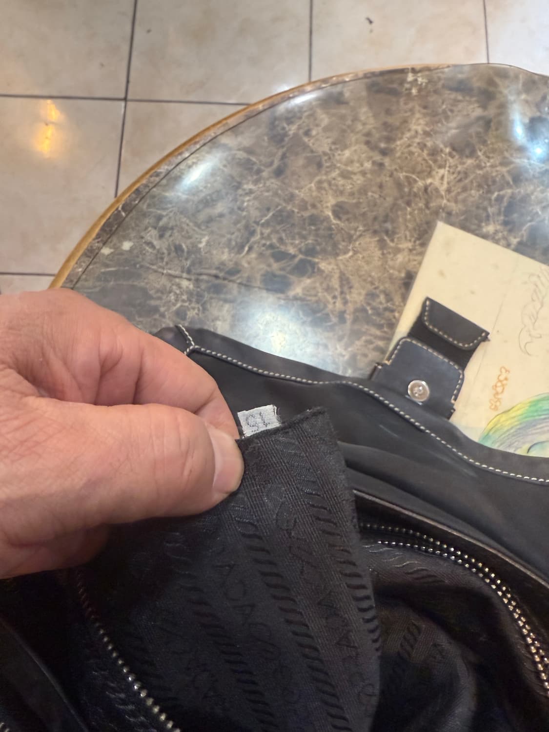 정품 프라다 포코노 레더 크로스백 팝니다 상품이미지10