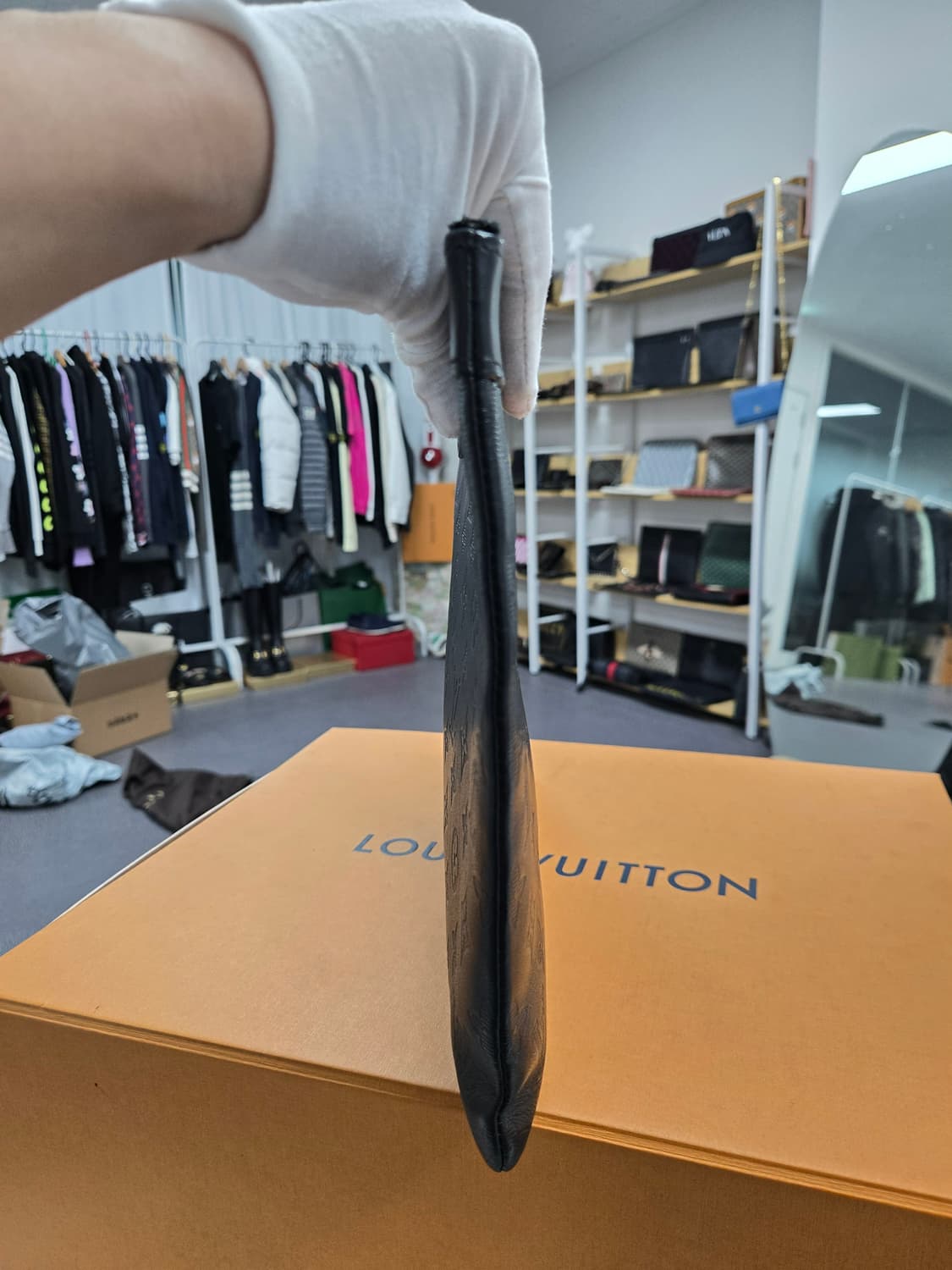 [A급컨디션] 루이비통 쉐도우 클러치백 상품이미지4