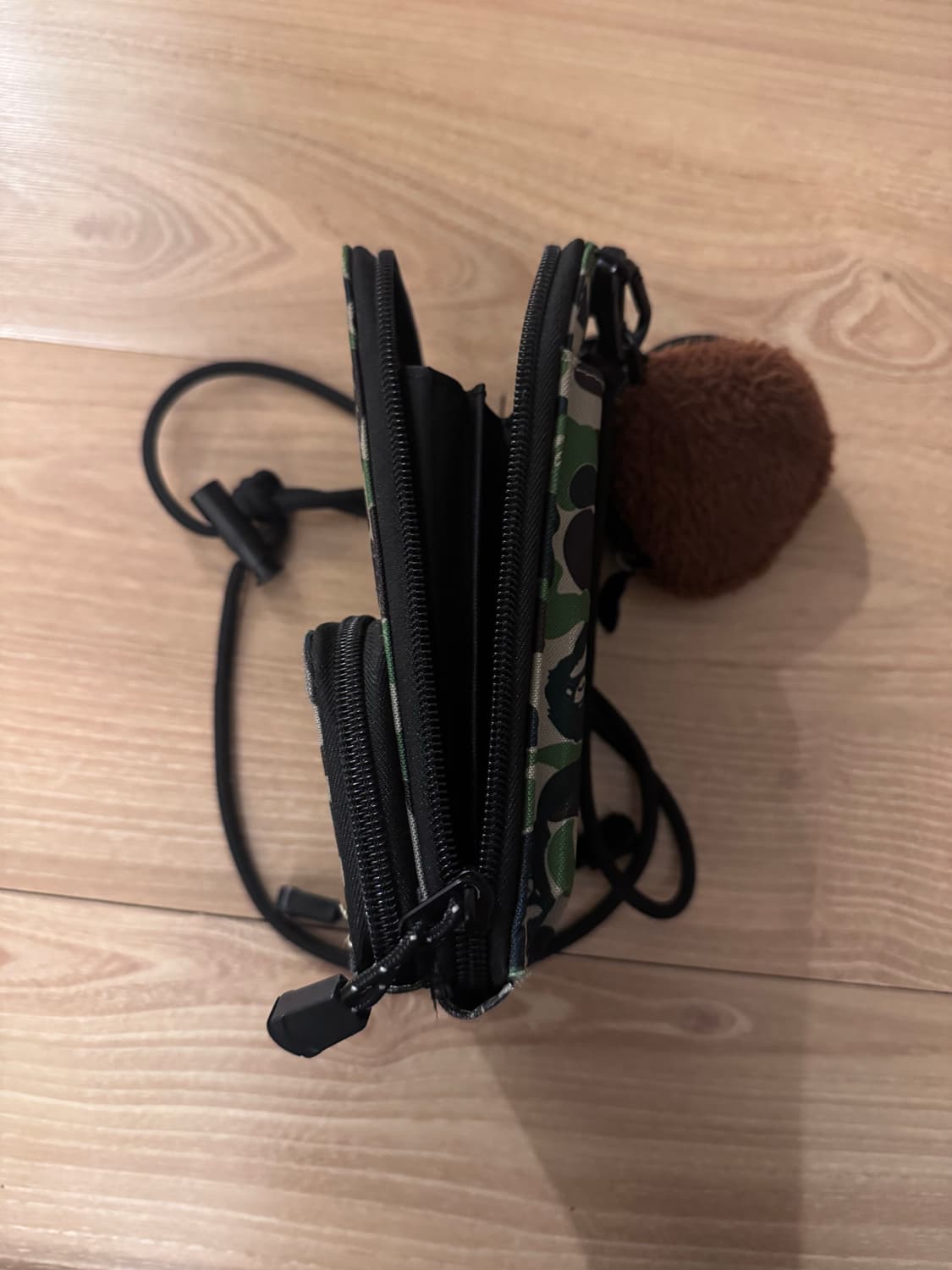 베이프 카모 크로스백 상품이미지2