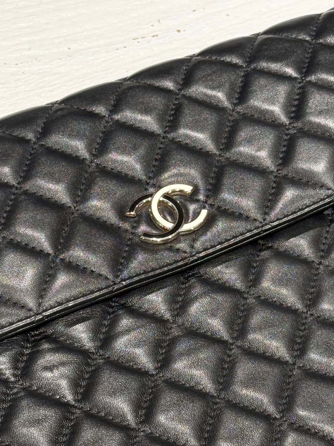 샤넬 블랙 클래식 퀼팅 플랩 클러치 상품이미지8