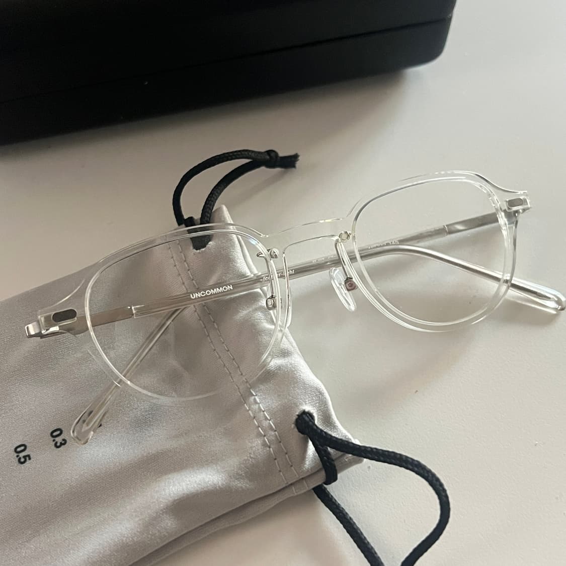 언커먼아이웨어 투명 뿔테 안경 안경테 / 젠틀몬스터 블루엘리펀트 상품이미지1
