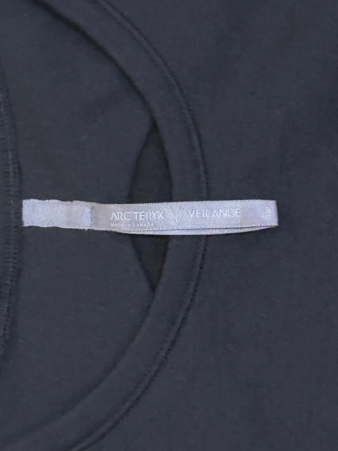 아크테릭스 베일런스(Arc'teryx Veilance) 기능성 롱 슬리브 상품이미지3