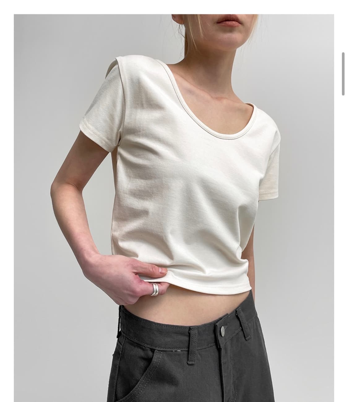 블랙업 유넥 크롭 반팔티 상품이미지1