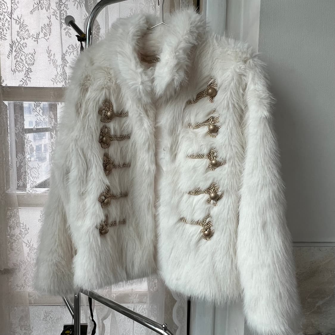 [새상품]금장더블 버튼 아이보리 퍼 자켓 상품이미지2