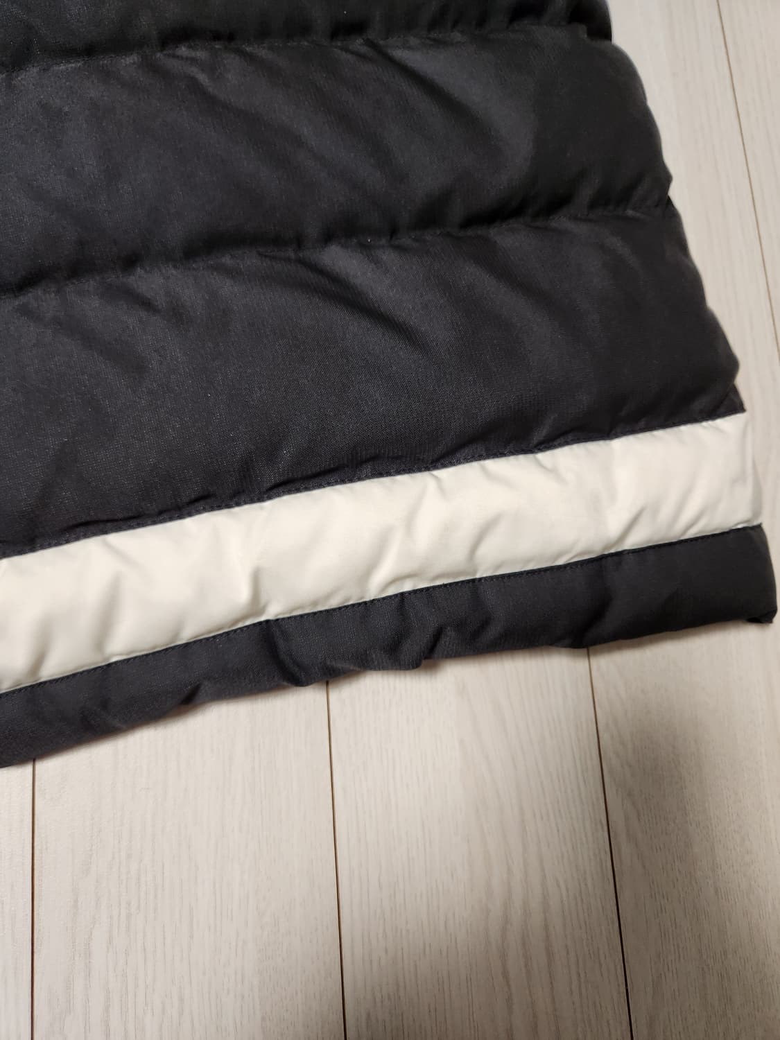 아디다스 티로15 롱패딩

사용감 및 흰부분들 때타있어요(사진참조,손빨래 상품이미지8