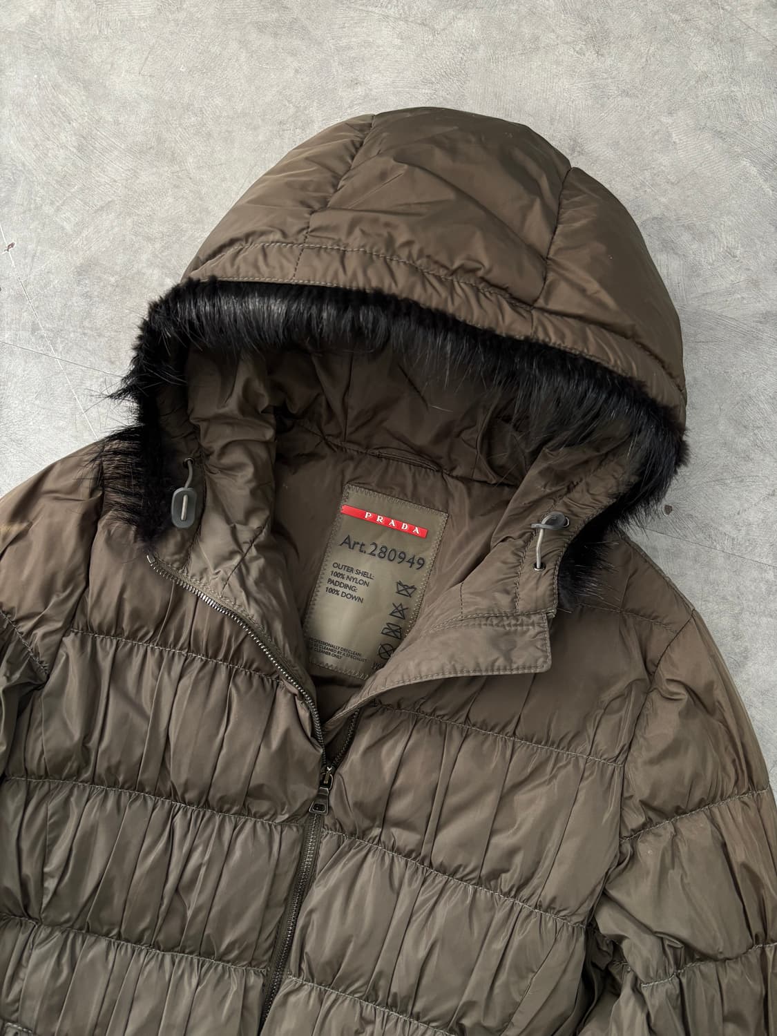 PRADA 프라다 카키 셔링 퍼 후드 우먼 패딩 상품이미지6