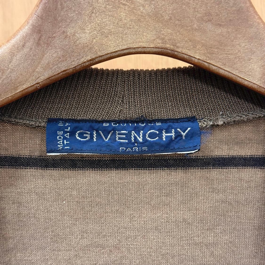 지방시 파리 스트라이프 패턴 브이넥 가디건 골드 버튼 디테일 브라운 상품이미지6