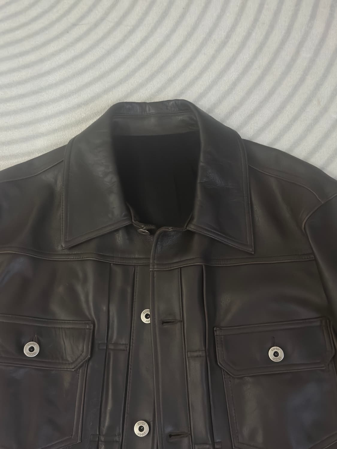 [m] 쿠어 램스킨 포켓 트러커 레더 자켓 (다크 브라운) 상품이미지8