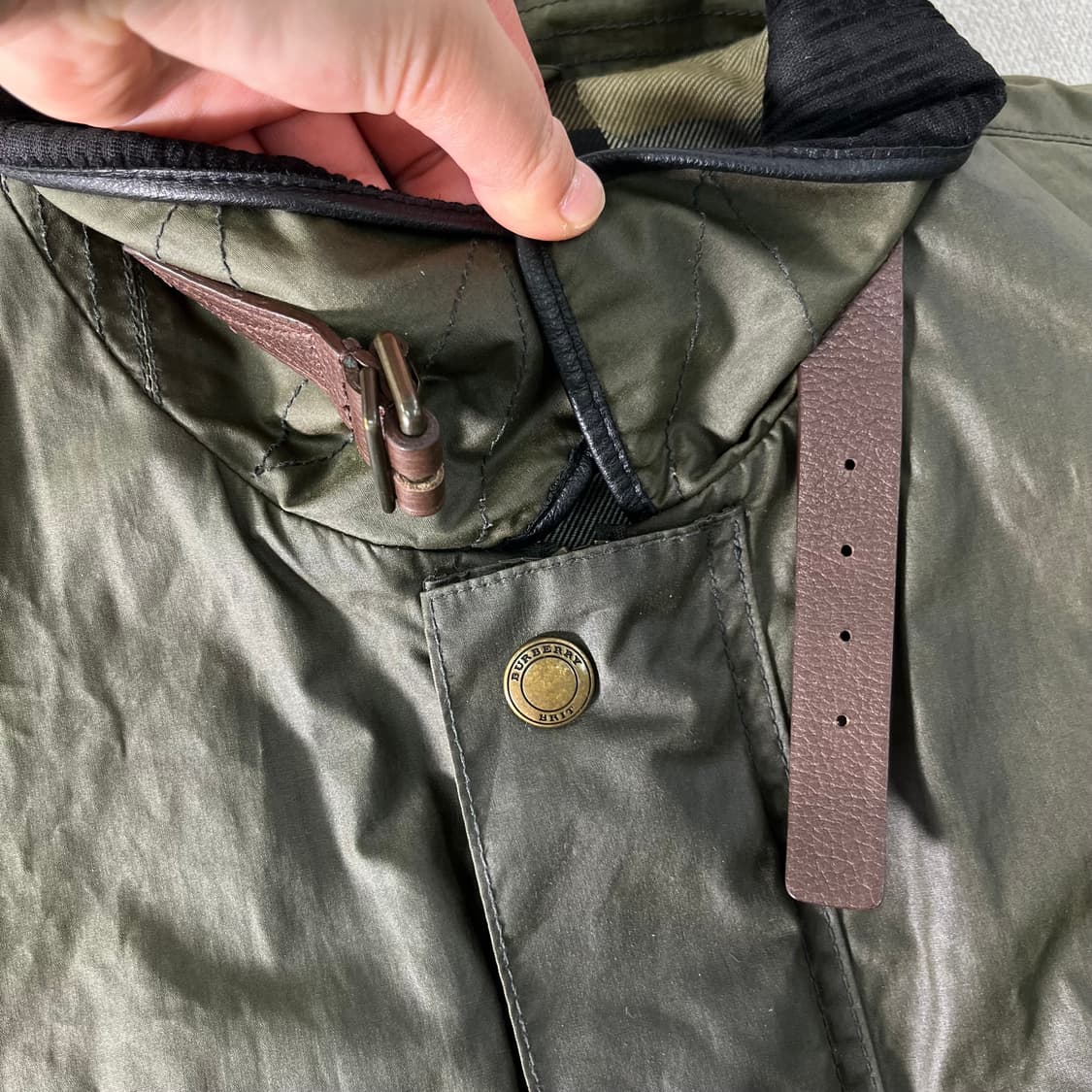 100 버버리 브릿 올리브 왁스 자켓  상품이미지3