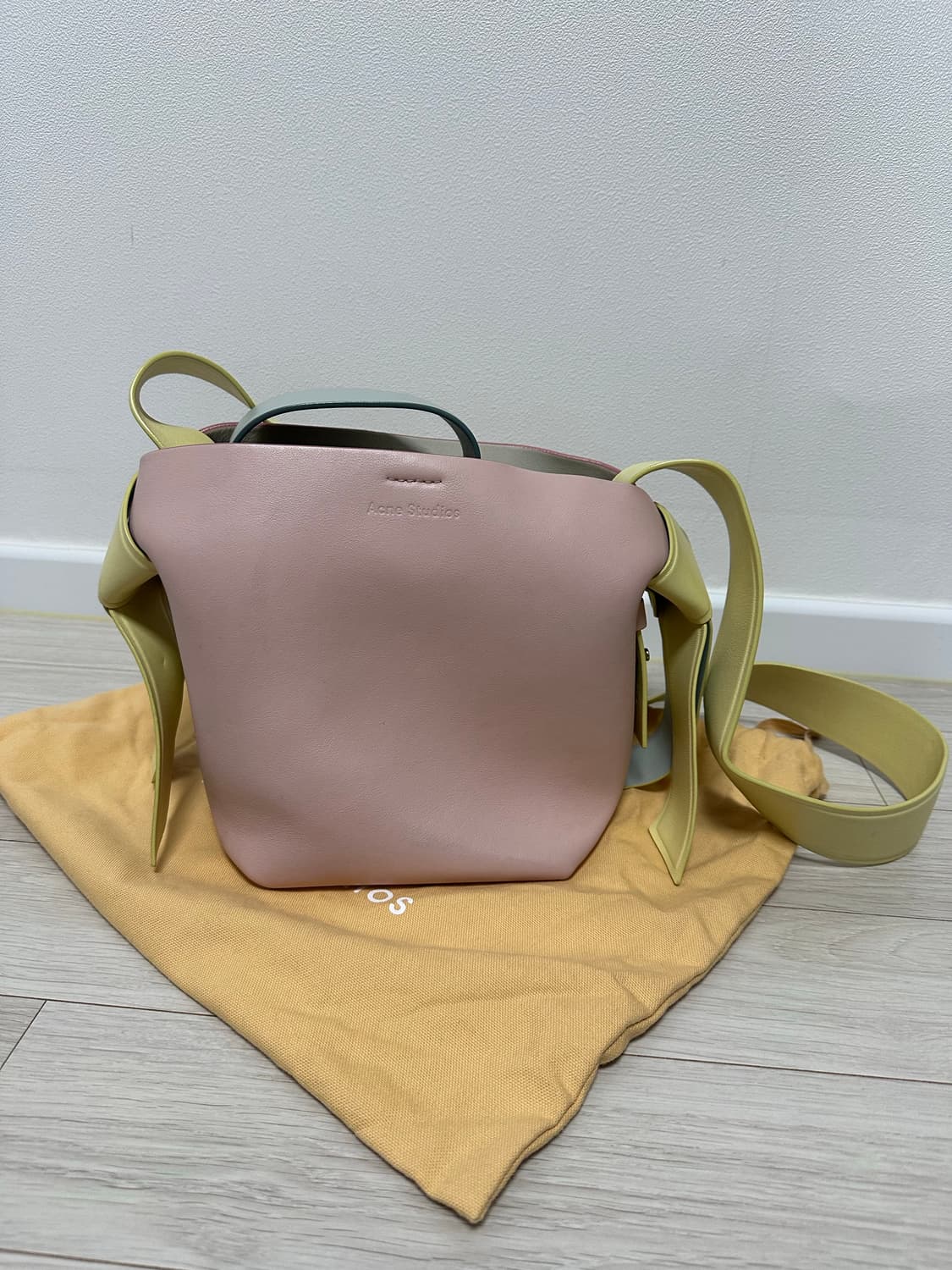 ACNE MUSUBI (아크네 무수비) 상품이미지2