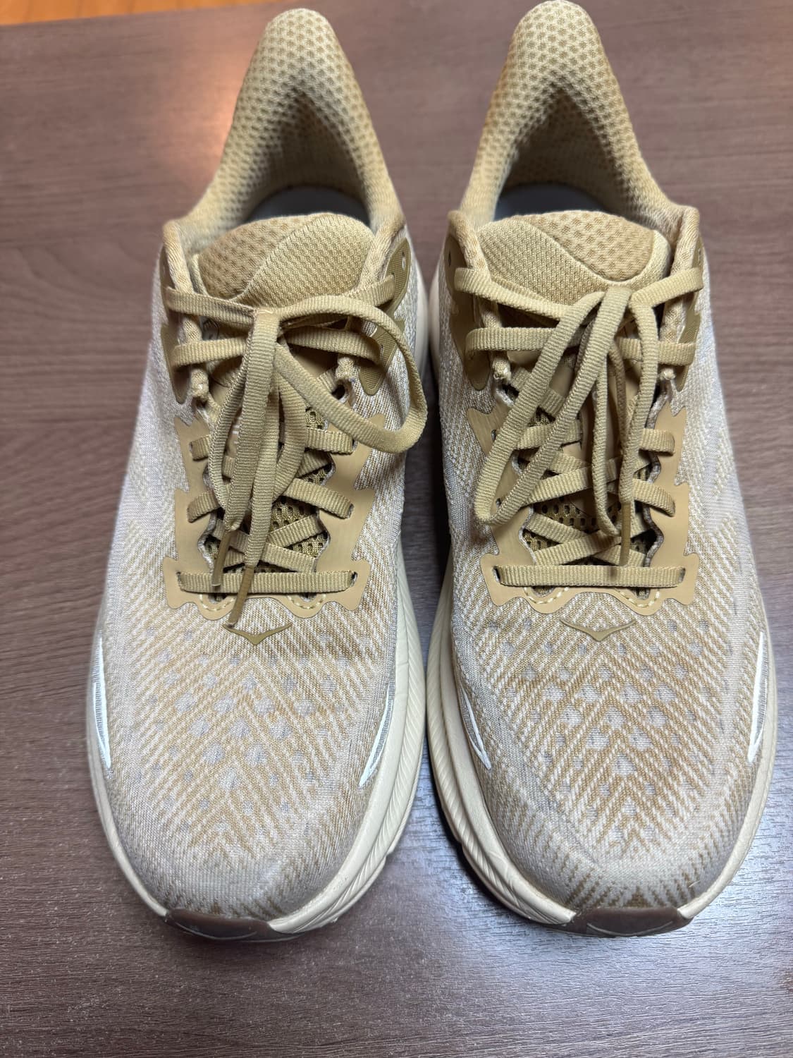 호카 클리프톤 9 샌드 270 상품이미지2