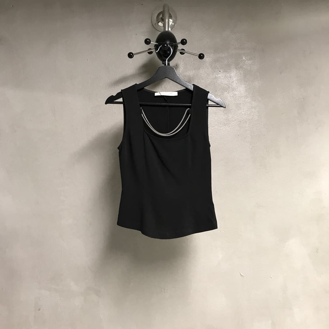 알릭스 슬리브리스 탑 블랙 42(W) 상품이미지1