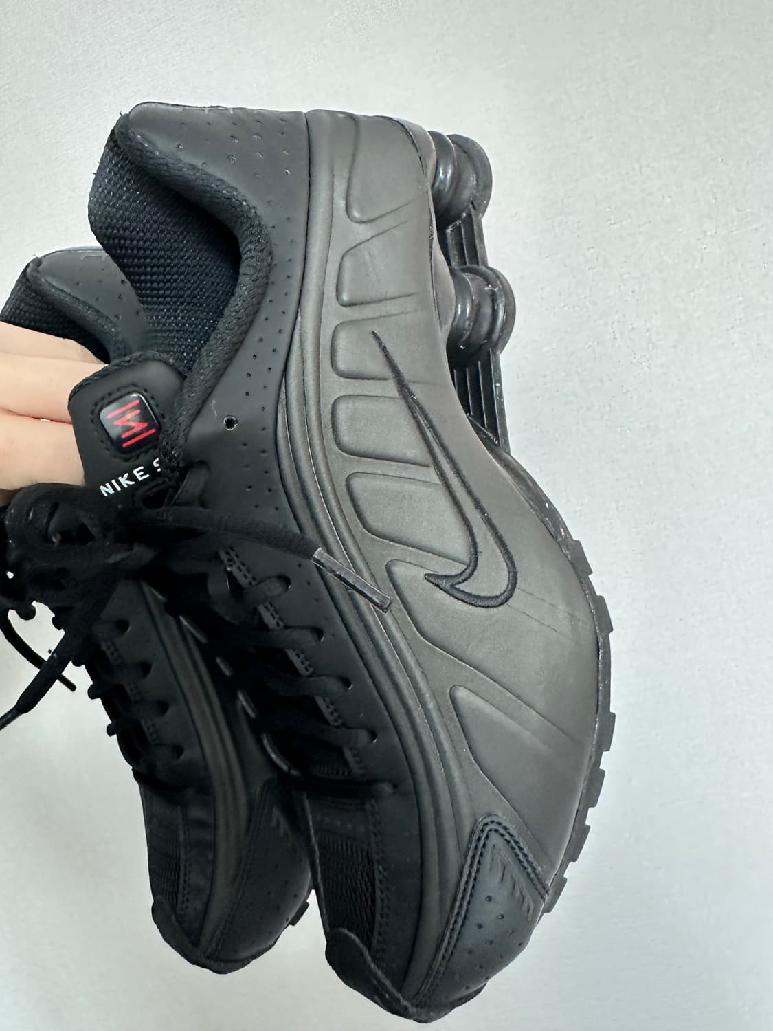 나이키 샥스 r4 트리플 블랙 노박스 HQ1988-001 상품이미지4