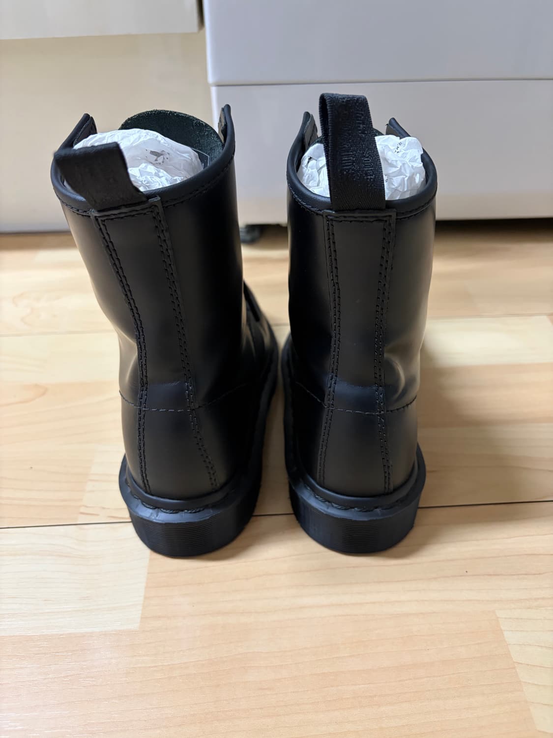 닥터마틴 1460 모노블랙 8홀 UK3(220) 상품이미지4