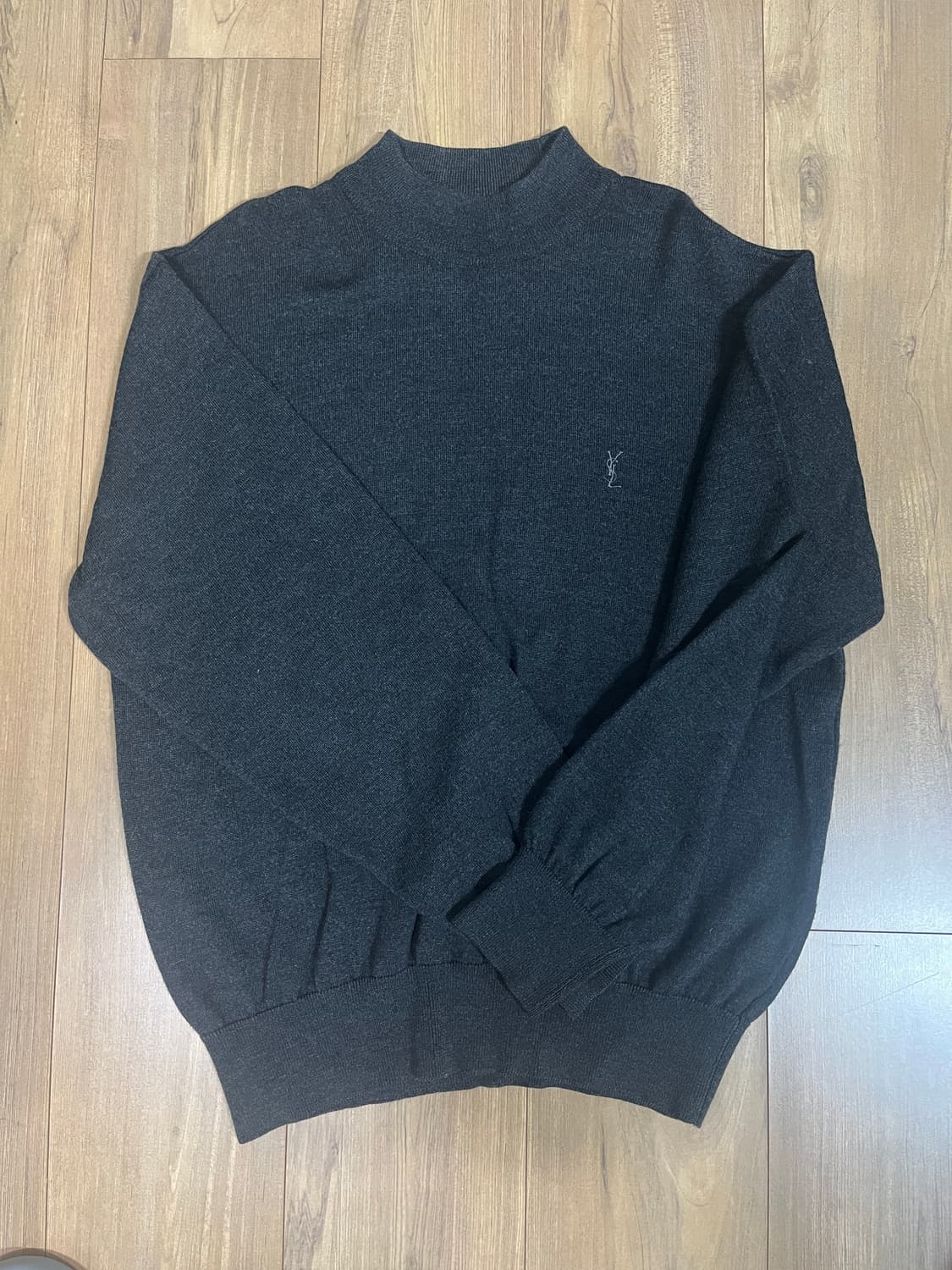 입생로랑 터틀넥 니트 상품이미지1