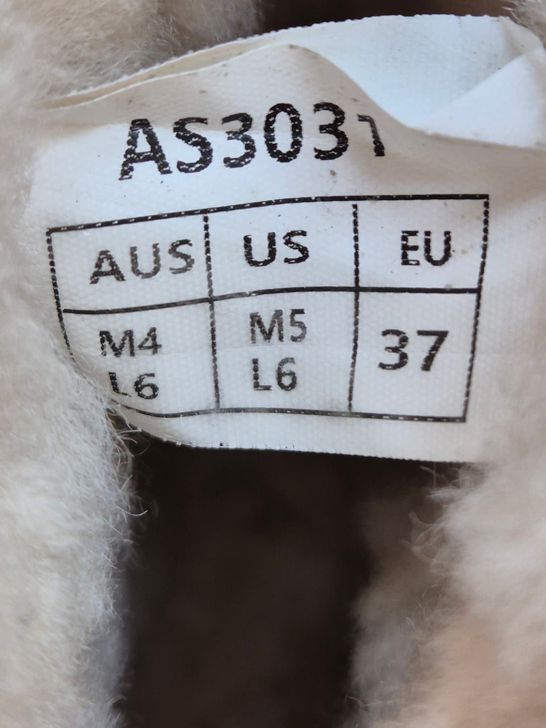 어그 클리어 부츠 EU37사이즈 팝니다. 겉은 클리어 소재로 되어있고,  상품이미지7