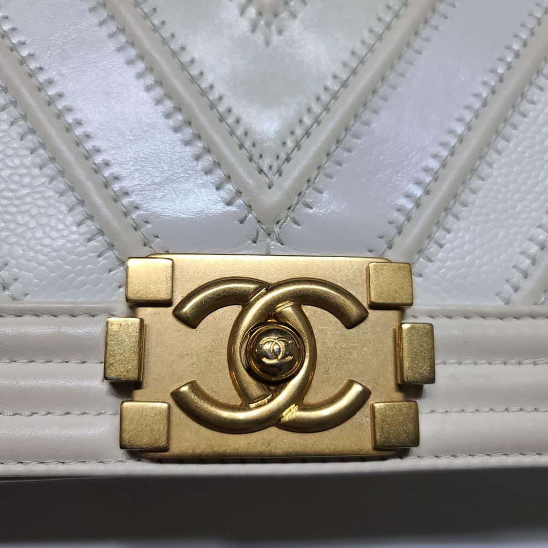 샤넬 쉐브론 보이백 미듐 상품이미지2