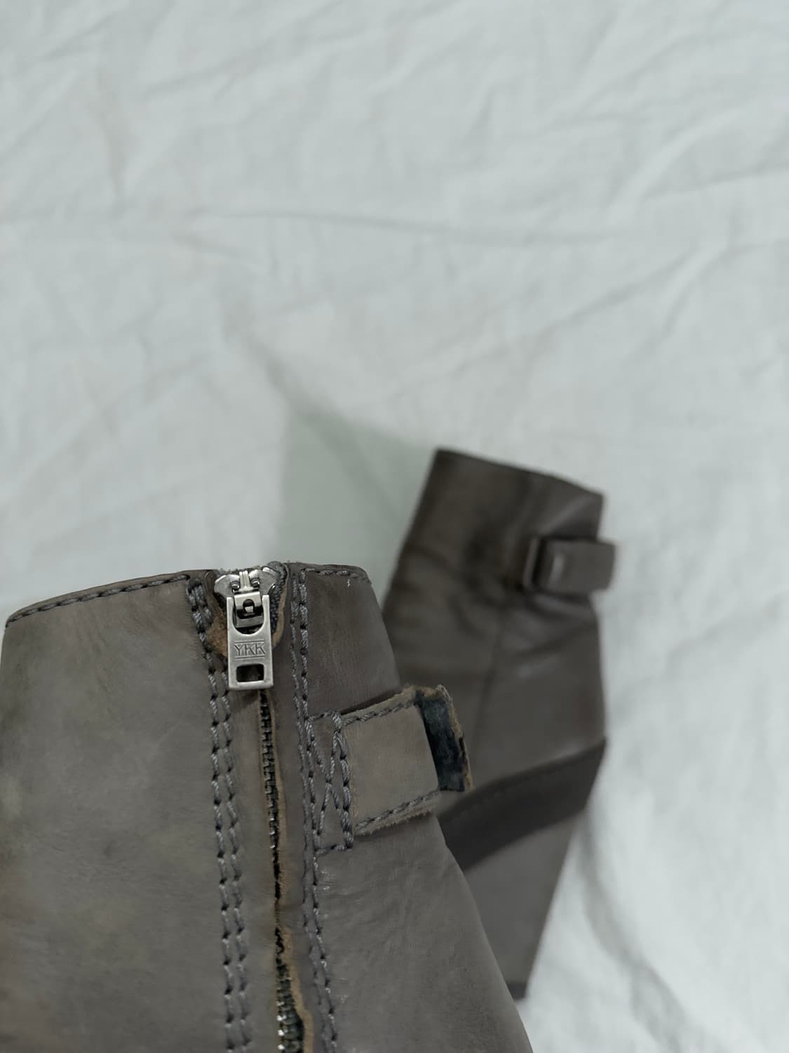 아크네 초기 웨지힐 스트랩 앵클부츠 상품이미지4