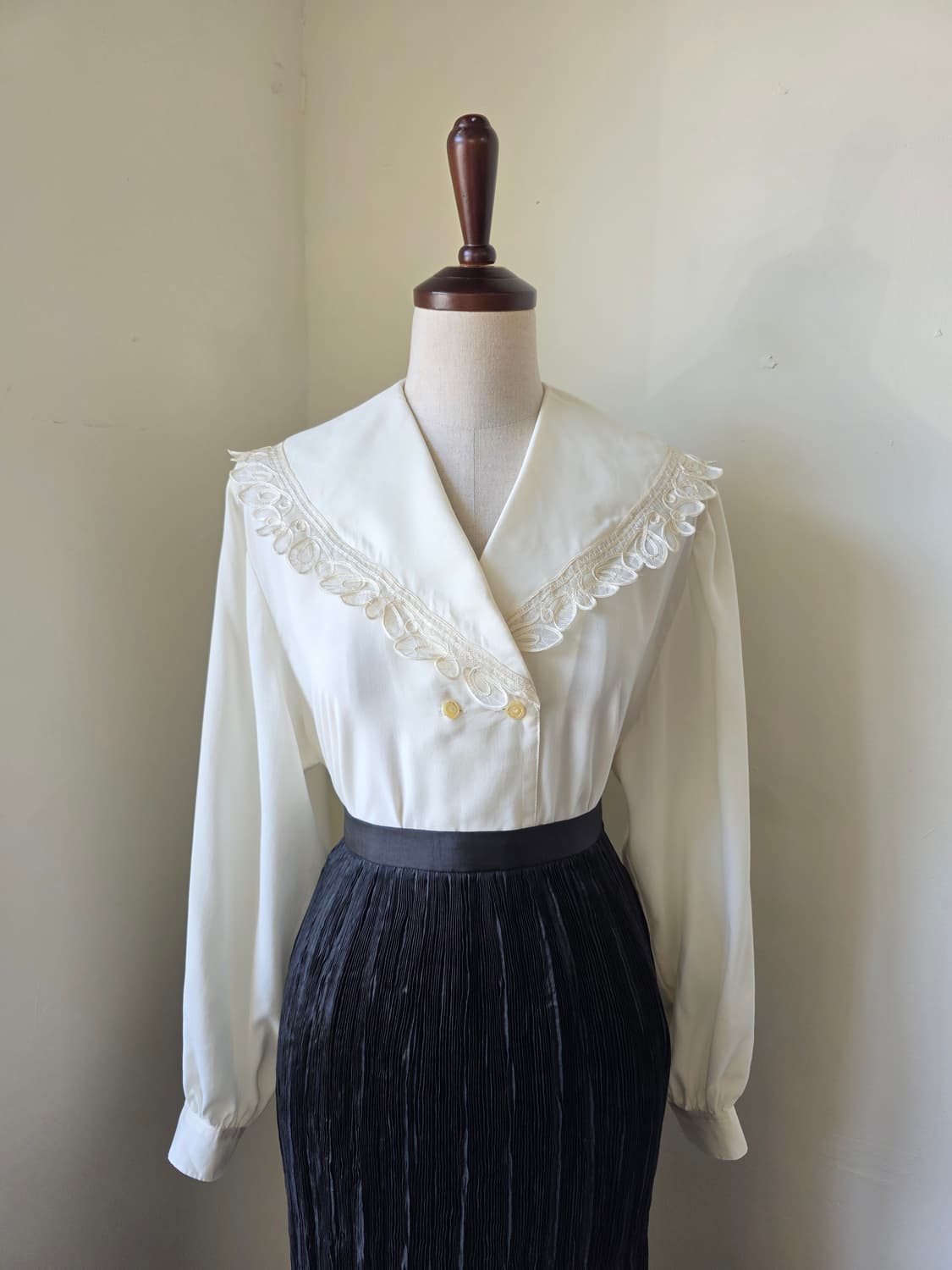 아이보리 빅카라 오간자 포인트 블라우스 상품이미지1