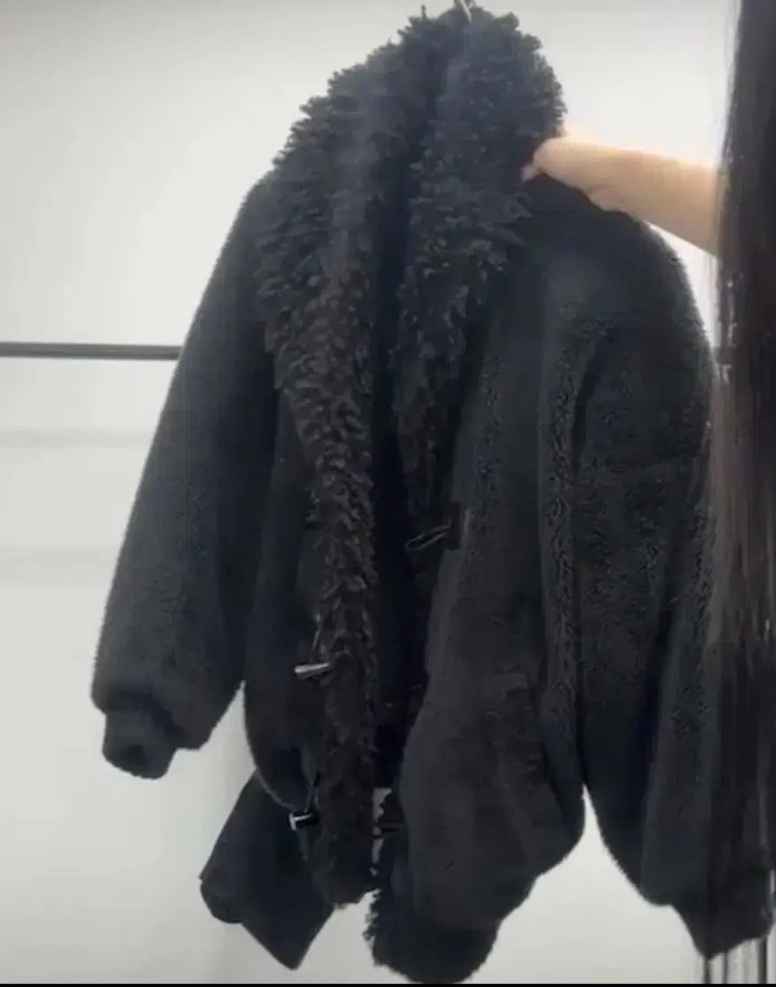 큐빈티지 블랙 퍼 떡볶이 코트 acr 상품이미지1