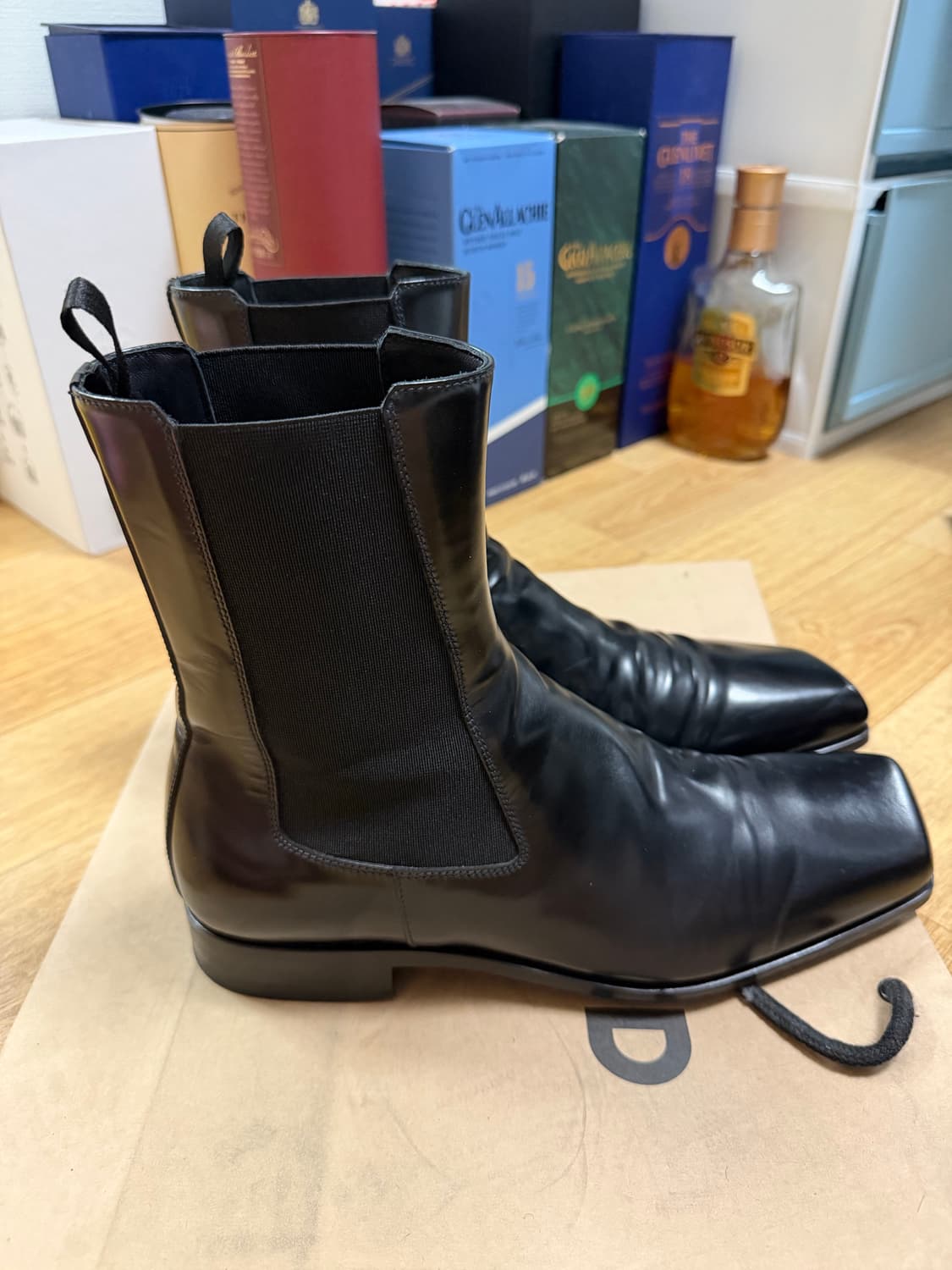 프라다 브러쉬드 부츠 판매합니다. 상품이미지3