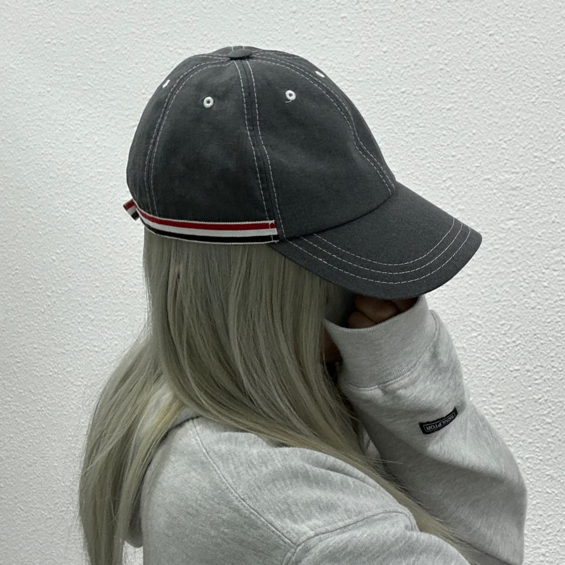 톰브라운 그레이 볼캡 상품이미지3