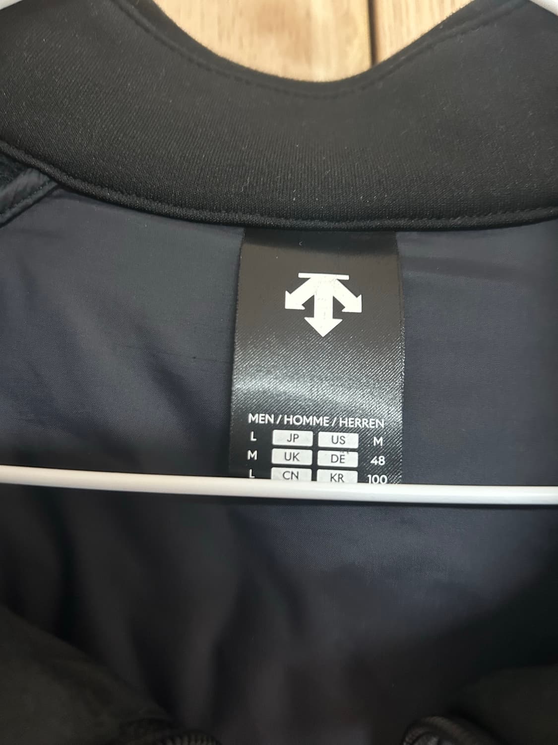 데상트 하이브리드 자켓 상품이미지2