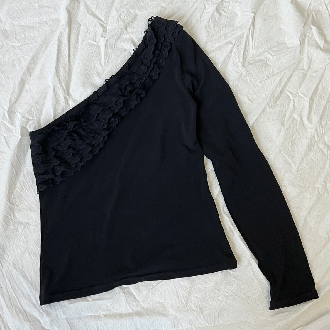 off-shoulder lace trimming  t-shirt 상품이미지1