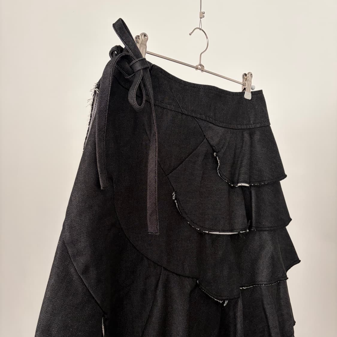 Ruffle Ribbon Distressed Denim Skirt 상품이미지2