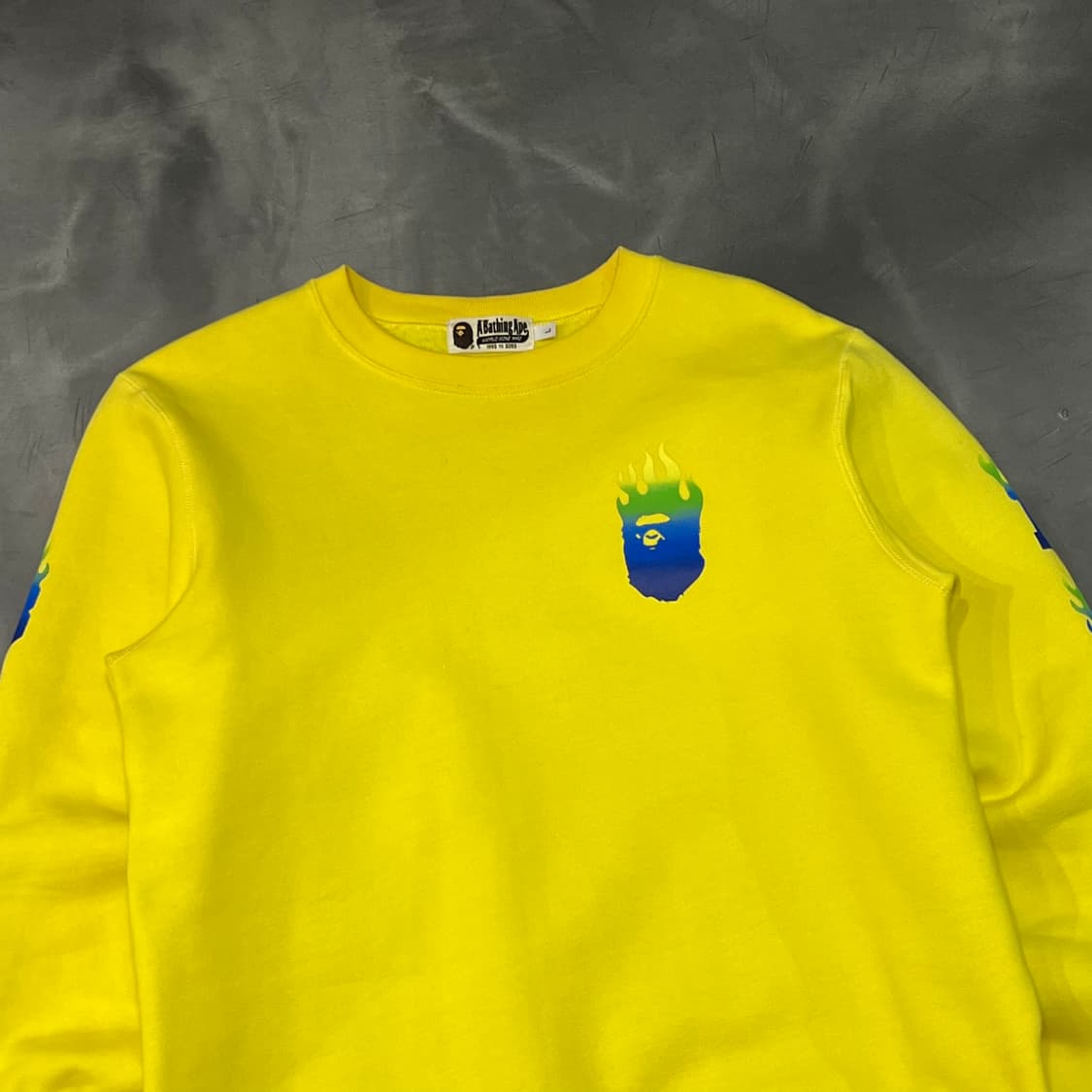  베이프 플레임 맨투맨 y15840 상품이미지3