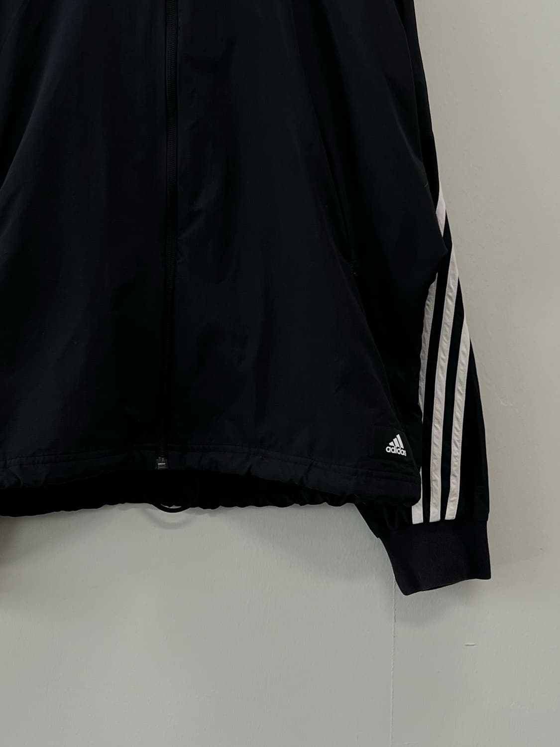 아디다스 우먼스 가오리핏 크롭 우븐 바람막이 자켓 블랙 상품이미지3