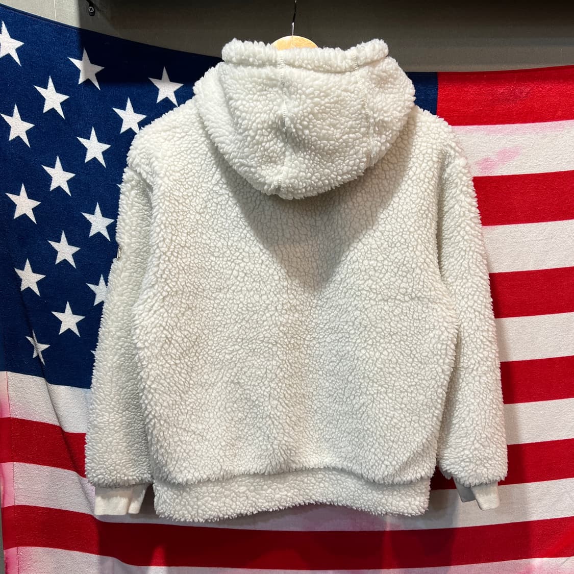 데상트 뽀글이 후드 집업 상품이미지2