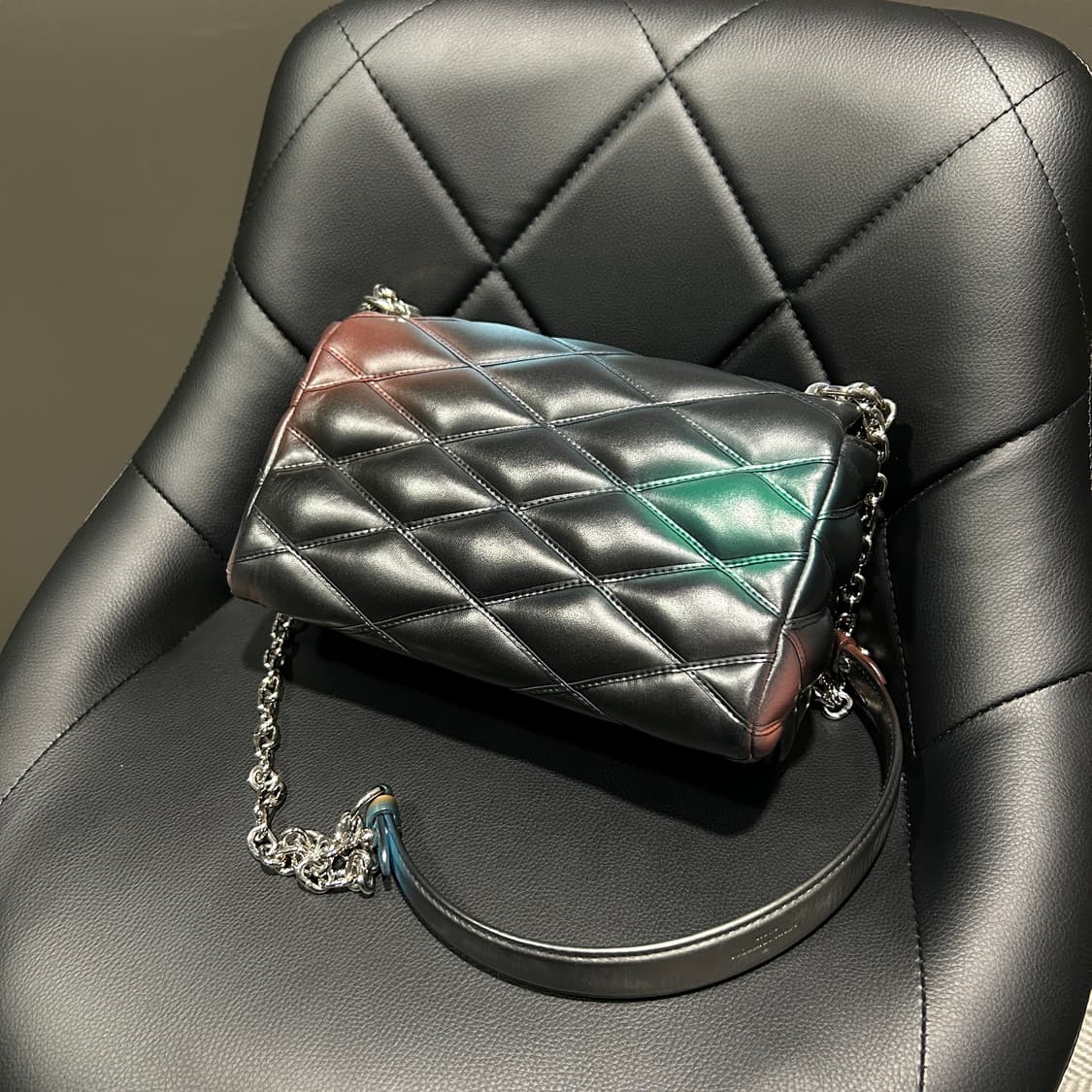 루이비통 GO-14 멀티컬러 퀼팅백 상품이미지5