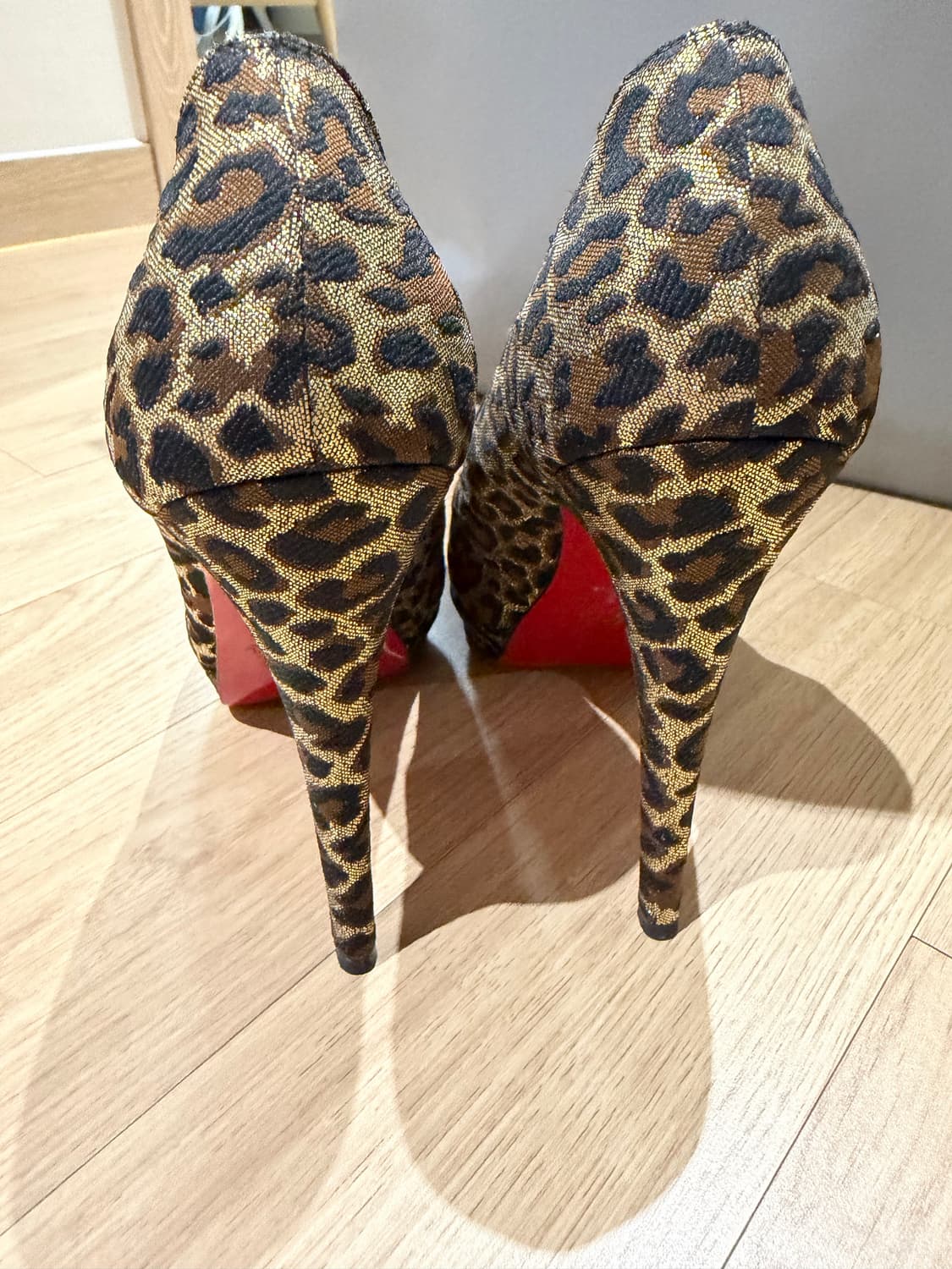 크리스찬루부탱 레오파드 힐 상품이미지6