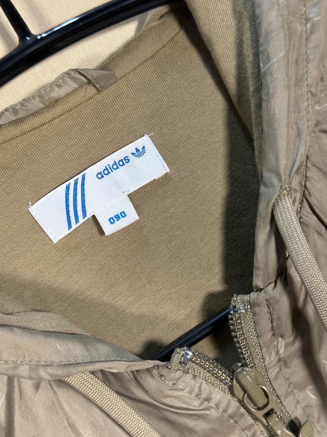 아디다스 올드스쿨 카키올리브 대장 바람막이 처분  상품이미지5