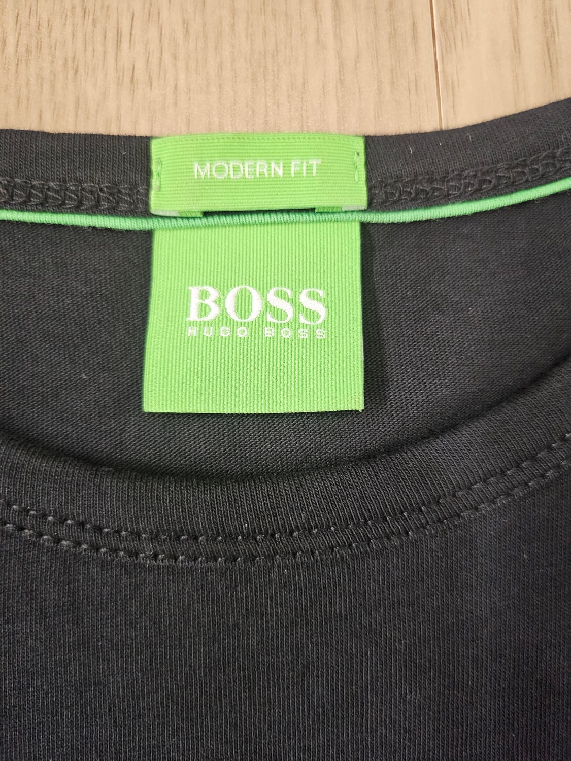 휴고보스 그래픽 반팔 티 블랙 상품이미지3