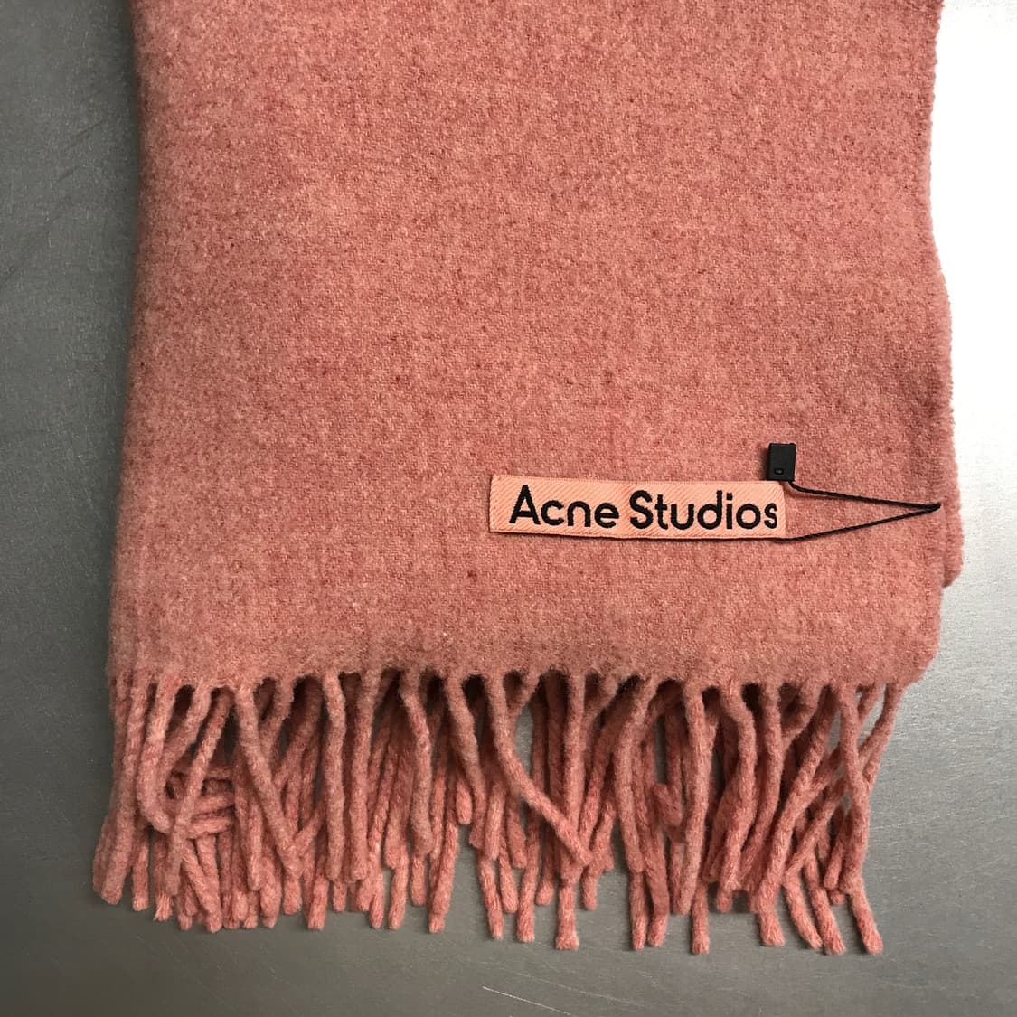 아크네 스튜디오 핑크 머플러 상품이미지3