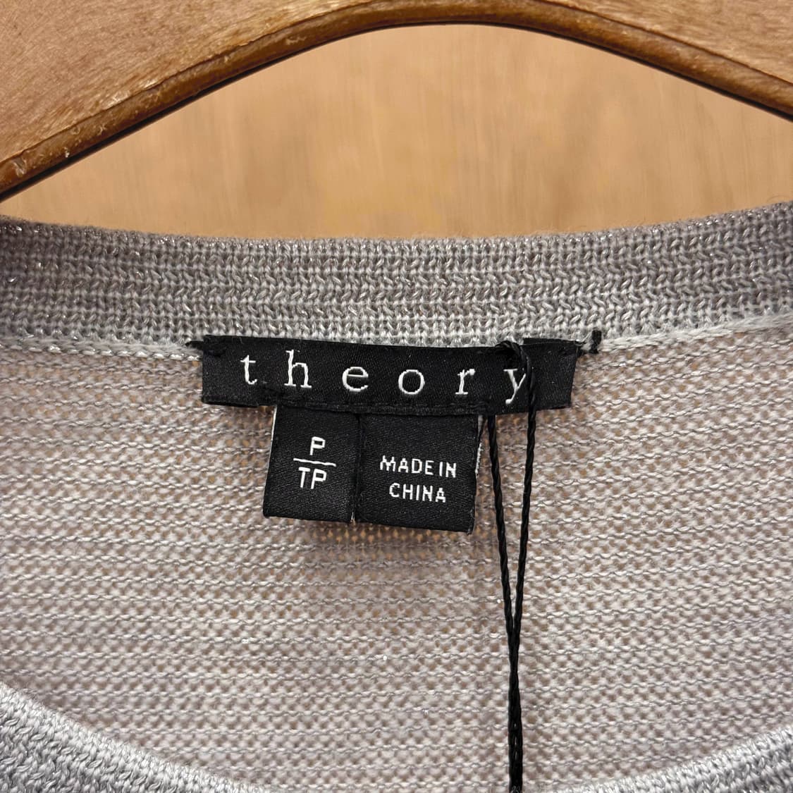 띠어리 라운드넥 니트 7부 소매 티셔츠 백슬릿 디테일 그레이 상품이미지7