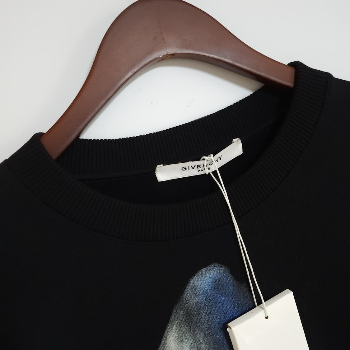 [S] 지방시 블랙 샤크 맨투맨 BM704C3Y0V 상품이미지2